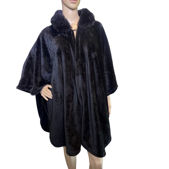 Jessica McClintock Black Faux Fur Oversized Cape Goth Witch Halloween One Size - Picture 1 of 14